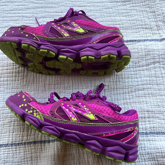 New balance glow in the dark sneakers worn twice - Picture 2 of 5